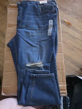 Old Navy Women's Straight Leg Distressed Jeans in Blue Denim